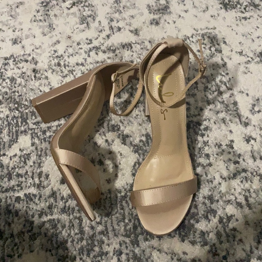 - Nude Lulus Heels size 7